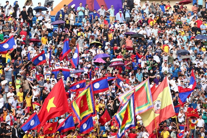 Fan Indonesia ngưỡng mộ tình yêu bóng đá của fan Việt Nam - Ảnh 2.