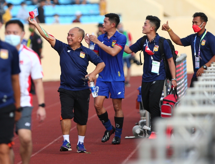 U23 Lào tri ân người hâm mộ Nam Định đã đến sân tiếp lửa - Ảnh 6.