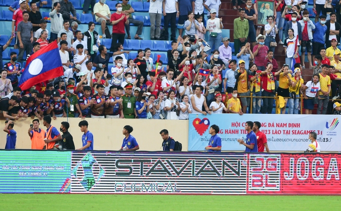 HLV U23 Lào: &quot;Rất tiếc chúng tôi đã không thể chiến thắng để đáp lại sự yêu mến từ CĐV Nam Định&quot; - Ảnh 2.