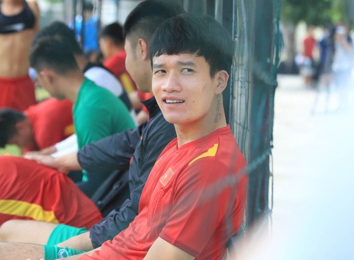 Cầu thủ U23 Việt Nam cười típ mắt, không có dấu hiệu mệt mỏi sau trận thắng trước U23 Indonesia - Ảnh 1.
