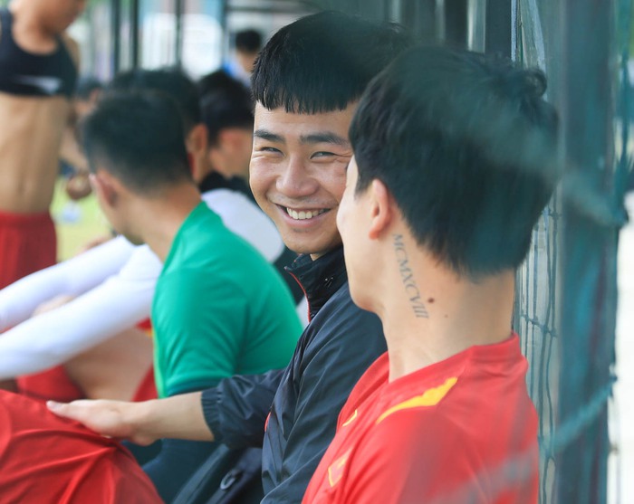 Cầu thủ U23 Việt Nam cười típ mắt, không có dấu hiệu mệt mỏi sau trận thắng trước U23 Indonesia - Ảnh 2.