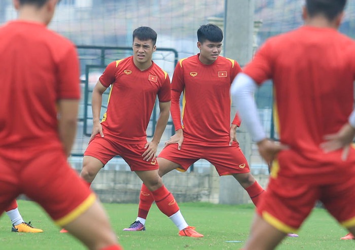 Cầu thủ U23 Việt Nam cười típ mắt, không có dấu hiệu mệt mỏi sau trận thắng trước U23 Indonesia - Ảnh 5.