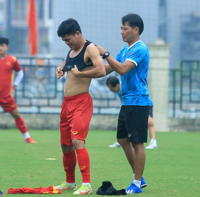 Cầu thủ U23 Việt Nam cười típ mắt, không có dấu hiệu mệt mỏi sau trận thắng trước U23 Indonesia - Ảnh 6.