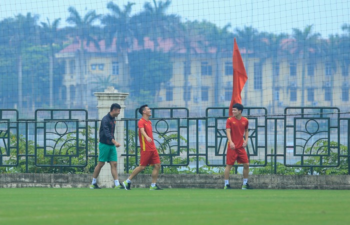Cầu thủ U23 Việt Nam cười típ mắt, không có dấu hiệu mệt mỏi sau trận thắng trước U23 Indonesia - Ảnh 3.