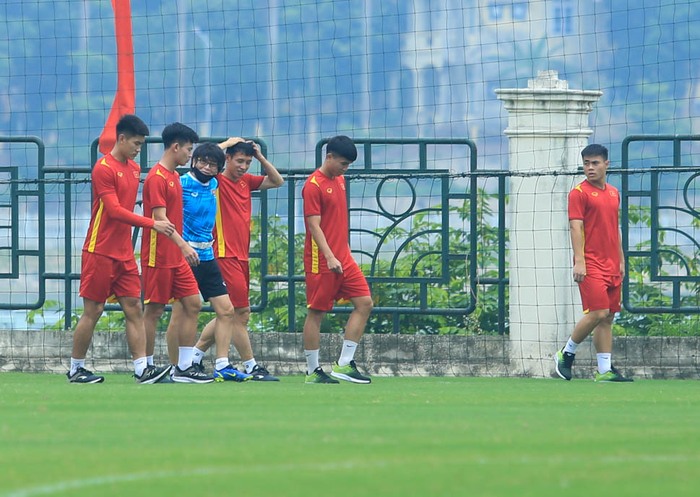 Cầu thủ U23 Việt Nam cười típ mắt, không có dấu hiệu mệt mỏi sau trận thắng trước U23 Indonesia - Ảnh 4.