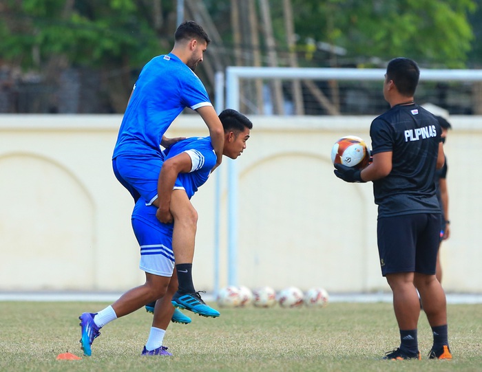 Đội trưởng U23 Philippines bị đau trước trận gặp U23 Việt Nam - Ảnh 8.