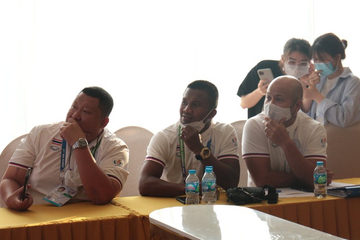 Không phải Thánh Muay, mỹ nhân Thái Lan gây chú ý nhất trong buổi họp kỹ thuật kickboxing SEA Games 31 - Ảnh 1.