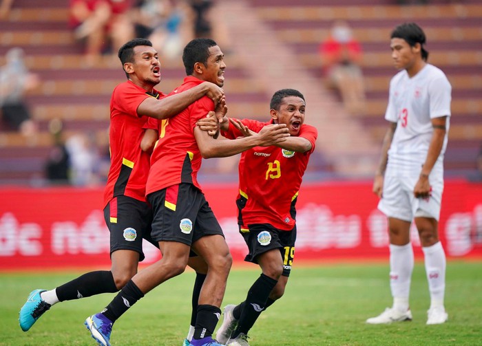 HLV Timor Leste: &quot;Tôi không thể kiểm soát cầu thủ, họ không biết đá bóng&quot; - Ảnh 1.