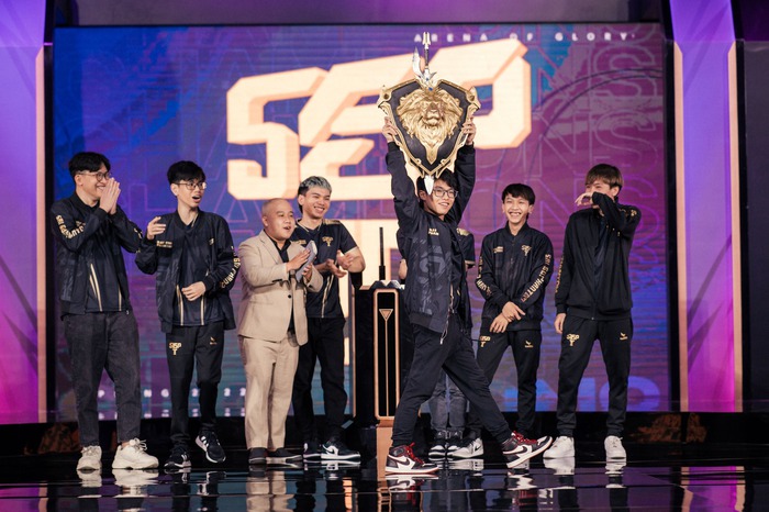 Saigon Phantom cười rạng rỡ khi giành vô địch ĐTDV mùa Xuân 2022: Yiwei, Cá và Red đã thôi không khóc - Ảnh 4.