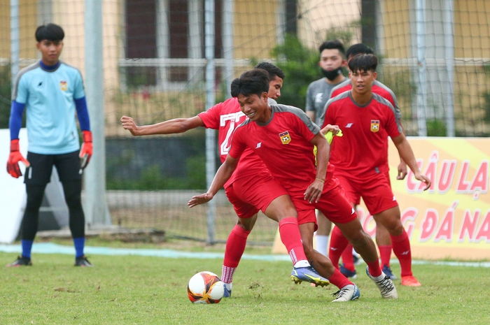 U23 Lào tập luyện với chỉ 12 cầu thủ, U23 Singapore có tinh thần thoải mái  - Ảnh 2.