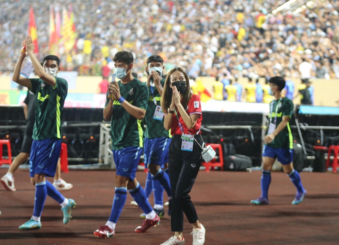 Ấn tượng sân Thiên Trường ngày khai màn bảng B bóng đá nam SEA Games 31 - Ảnh 9.