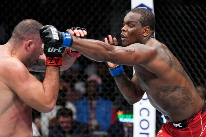 Trực tiếp UFC 274: Charles Oliveira vs Justin Gaethje - Ảnh 2.