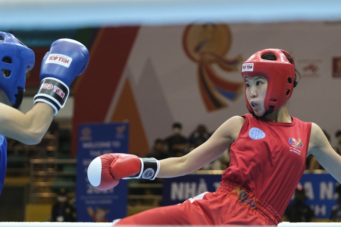 Nguyễn Thị Hằng Nga khiến đối thủ đổ máu ngay trận đầu tại SEA Games 31 - Ảnh 3.