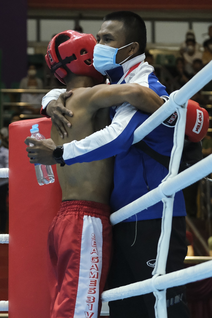 Học trò &quot;thánh Muay&quot; Buakaw khiến hy vọng vàng kickboxing Việt Nam SEA Games 31 ôm hận  - Ảnh 8.