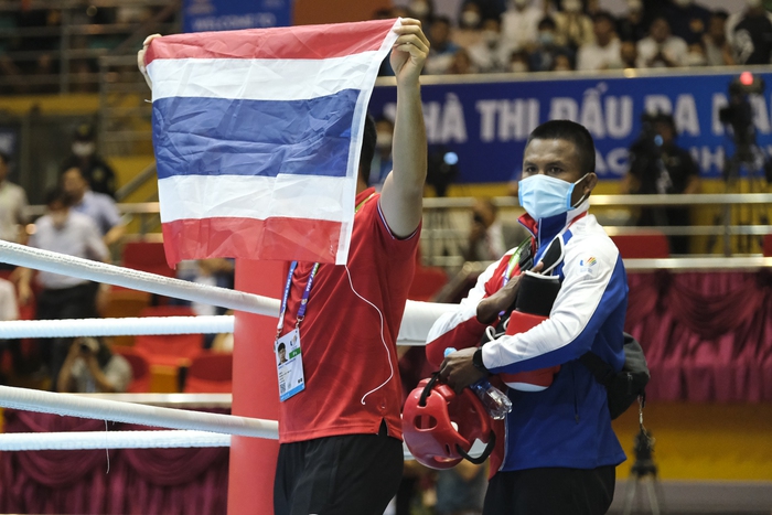 Học trò &quot;thánh Muay&quot; Buakaw khiến hy vọng vàng kickboxing Việt Nam SEA Games 31 ôm hận  - Ảnh 10.