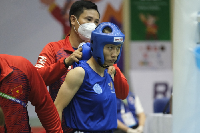 Nguyễn Thị Hằng Nga khiến đối thủ đổ máu ngay trận đầu tại SEA Games 31 - Ảnh 1.
