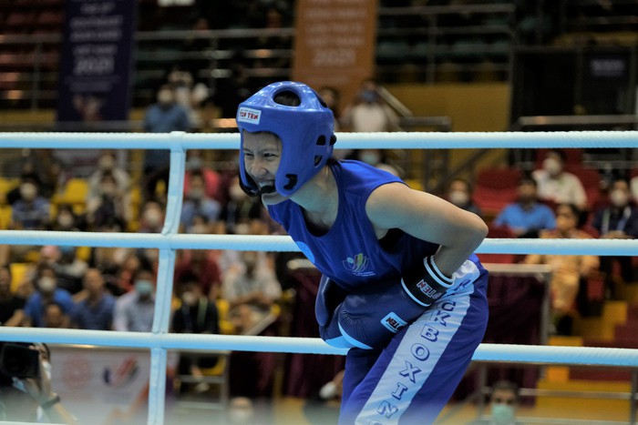 Nguyễn Thị Hằng Nga khiến đối thủ đổ máu ngay trận đầu tại SEA Games 31 - Ảnh 9.