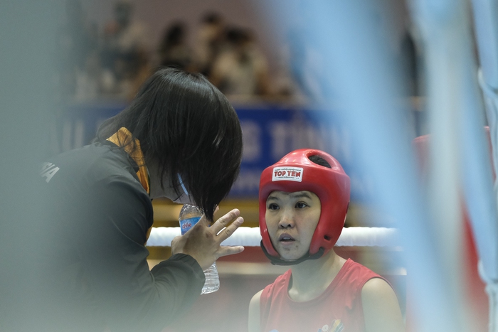 Nguyễn Thị Hằng Nga khiến đối thủ đổ máu ngay trận đầu tại SEA Games 31 - Ảnh 10.