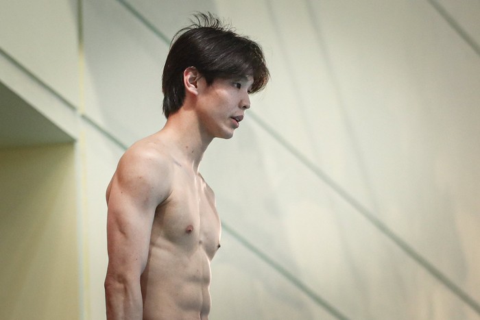 Những khoảnh khắc ấn tượng của &quot;hot boy&quot; Tùng Dương tại ngày thi đấu nhảy cầu SEA Games 31 - Ảnh 1.