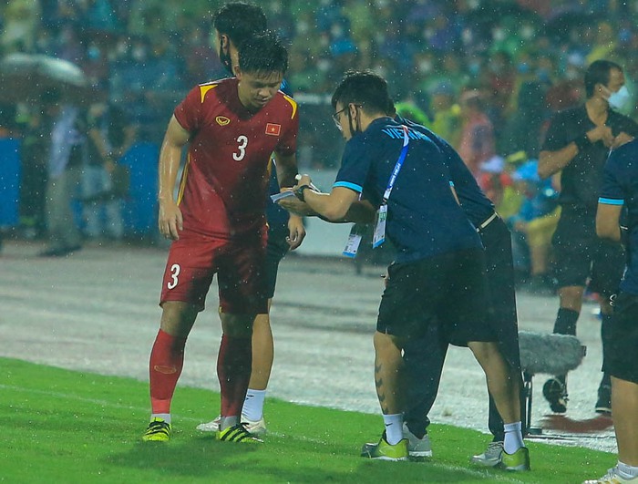 Tiến Linh ôm đầu tiếc nuối, Hùng Dũng ngồi bệt xuống đất thẫn thờ vì U23 Việt Nam không thể ghi bàn - Ảnh 11.