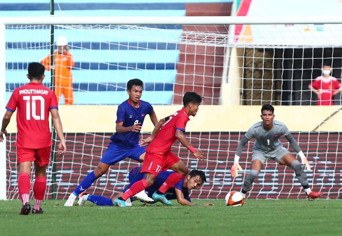 Cập nhật: Hậu vệ phản lưới, U23 Lào bị U23 Campuchia dẫn 2 bàn (Hiệp 2) - Ảnh 3.