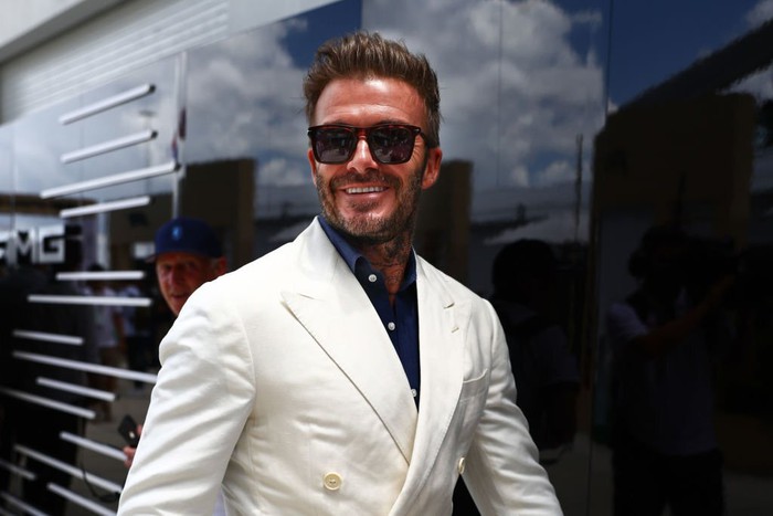 Visual ngút trời của Beckham giữa dàn sao showbiz dự chặng đua F1 lịch sử - Ảnh 1.