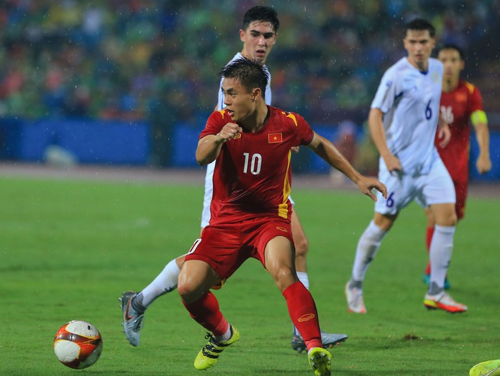 Đội phó U23 Việt Nam có hành động đẹp với đối thủ U23 Philippines - Ảnh 5.