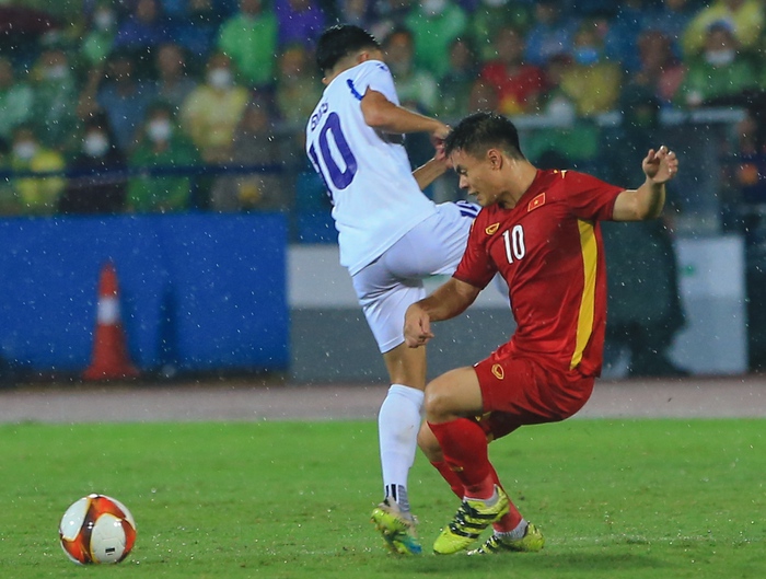 Đội phó U23 Việt Nam có hành động đẹp với đối thủ U23 Philippines - Ảnh 6.