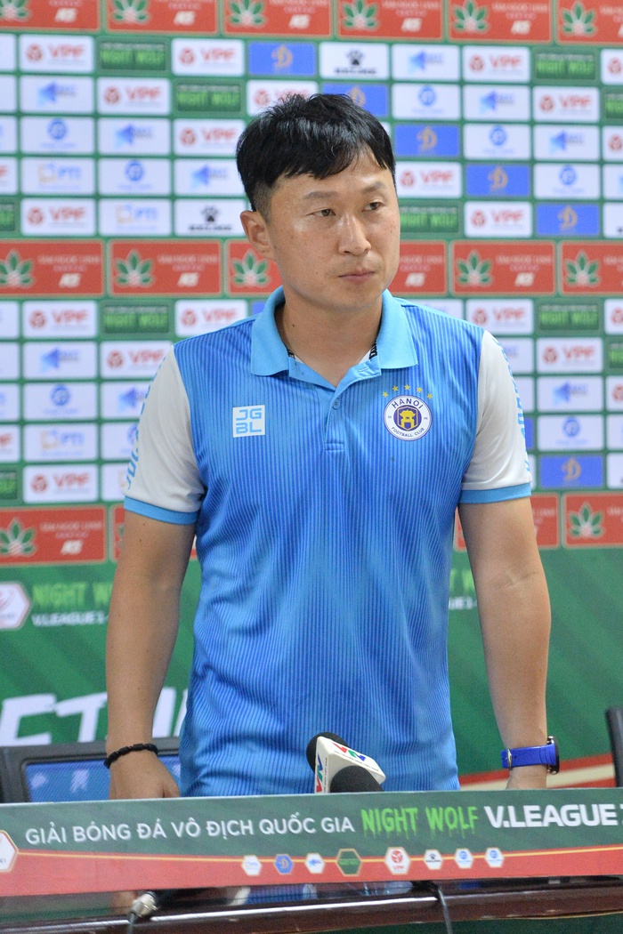 HLV Hà Nội FC sốt ruột khi nói về Quang Hải, chỉ ra 2 cầu thủ U23 có thể thay thế - Ảnh 1.
