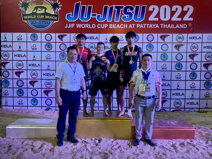 Đội tuyển Jiujitsu Việt Nam thi đấu thành công tại giải vô địch bãi biển thế giới - Ảnh 1.