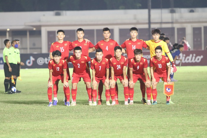 Coach Dinh The Nam reveals plans for U19 Vietnam after winning U19 Southeast Asia semi-final ticket - Photo 2.