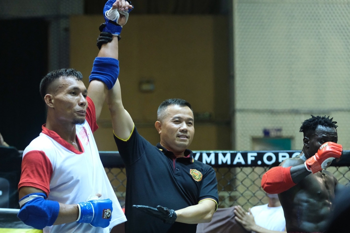 Tran Quang Loc beats African boxer at 2022 Lions Championship - Photo 6.