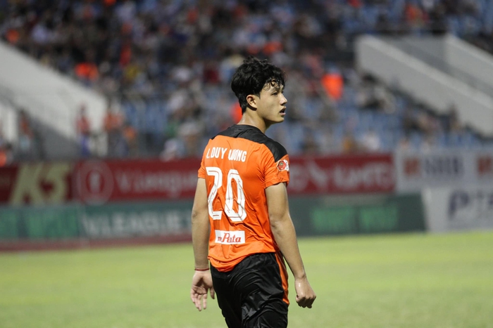 Cầu thủ trẻ dần được trọng dụng tại V.League 2022 - Ảnh 1.