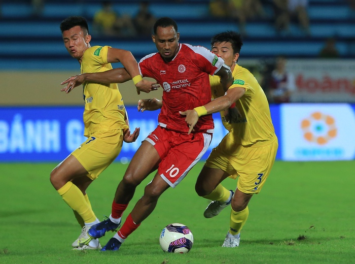 Thanh Bình mắc sai lầm khiến Viettel thua đau Nam Định - Ảnh 1.