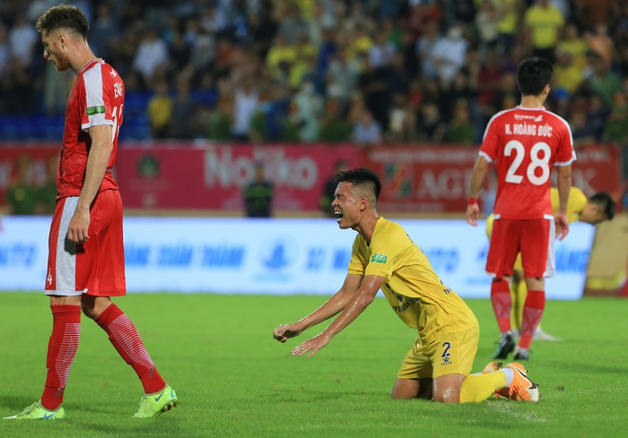 Thanh Bình mắc sai lầm khiến Viettel thua đau Nam Định - Ảnh 11.