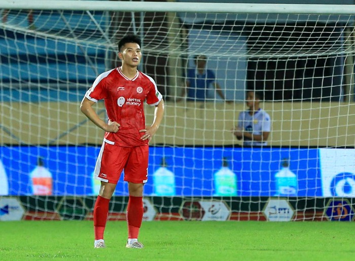 Ngày buồn của dàn tuyển thủ tại V.League: Thanh Bình phản lưới, sao SLNA lu mờ trước cầu thủ 2k3 - Ảnh 2.