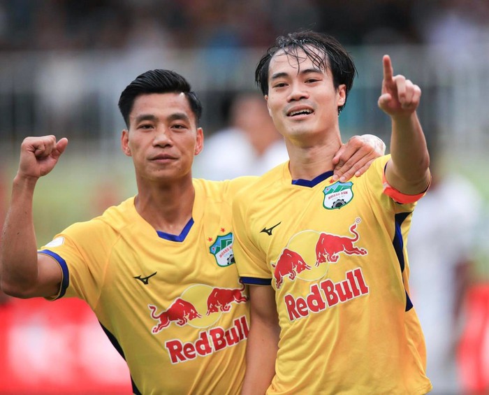 Văn Toàn lập cú đúp, chấm dứt chuỗi trận &quot;tịt ngòi&quot; tại V.League 2022 - Ảnh 1.