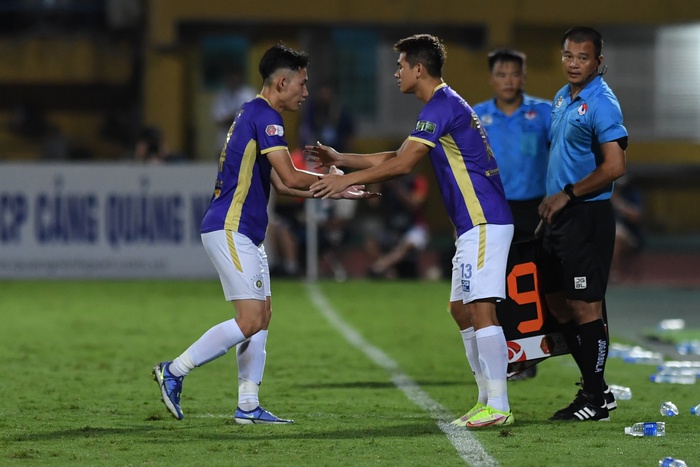 Sao trẻ U23 thét lớn vì bỏ lỡ cơ hội &quot;trời cho&quot;, Tuấn Hải mở tài khoản tại V.League 2022 - Ảnh 6.