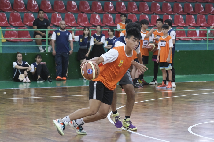 Huỳnh Thị Ngoan chơi bóng cùng thí sinh TIS TRY OUT 2022, Tú &quot;Kobi&quot; tiết lộ bí quyết cao lớn - Ảnh 11.