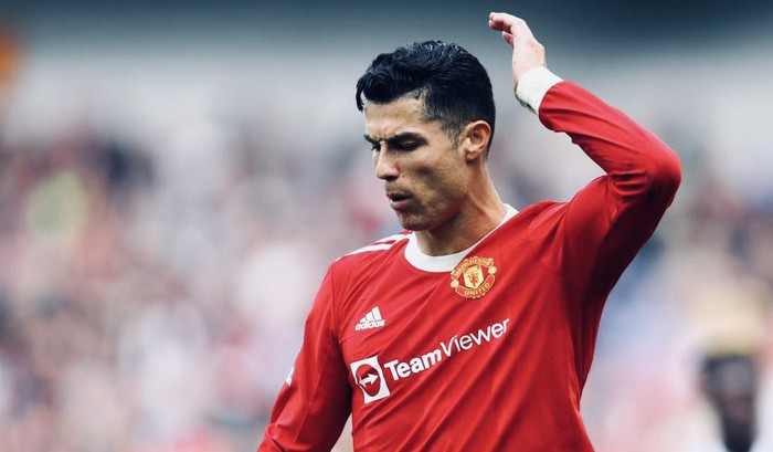 CĐV Atletico giương băng rôn phản đối Ronaldo - Ảnh 3.