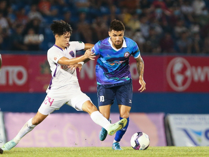 Hồ Tấn Tài từ chối ăn mừng khi ghi bàn vào lưới đội bóng cũ - Ảnh 6.