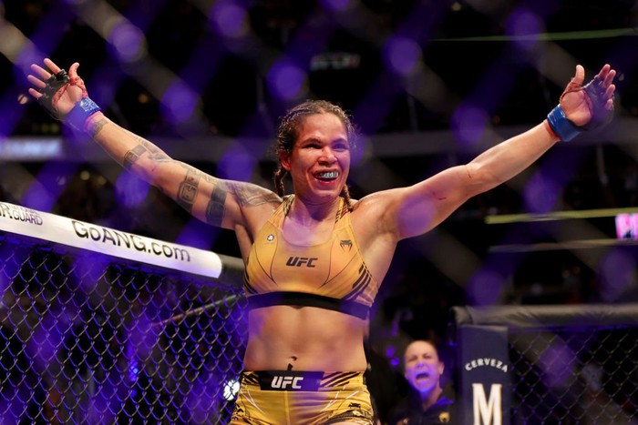 Thắng thuyết phục Julianna Pena, Amanda Nunes khẳng định vị thế của nữ võ sĩ MMA số 1 lịch sử - Ảnh 1.