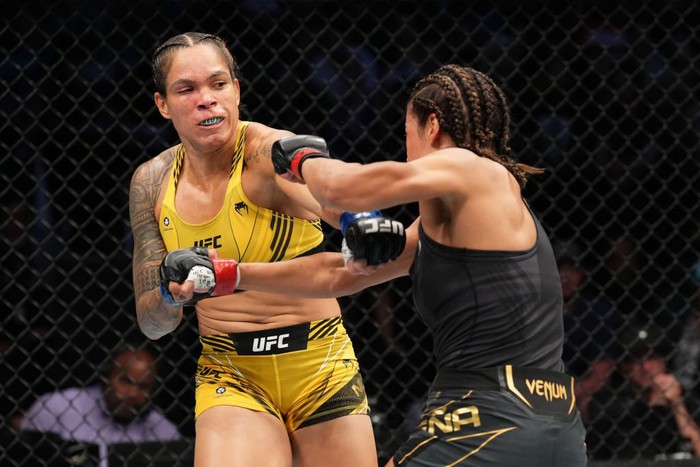 Thắng thuyết phục Julianna Pena, Amanda Nunes khẳng định vị thế của nữ võ sĩ MMA số 1 lịch sử - Ảnh 2.