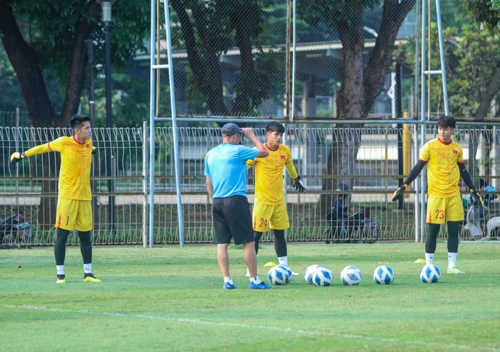 Tiền đạo Anh Tú trở lại, U19 Việt Nam đón tin vui về lực lượng trước trận với U19 Myanmar - Ảnh 9.