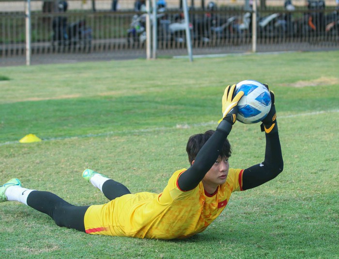 Tiền đạo Anh Tú trở lại, U19 Việt Nam đón tin vui về lực lượng trước trận với U19 Myanmar - Ảnh 8.