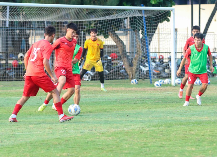Tiền đạo Anh Tú trở lại, U19 Việt Nam đón tin vui về lực lượng trước trận với U19 Myanmar - Ảnh 6.