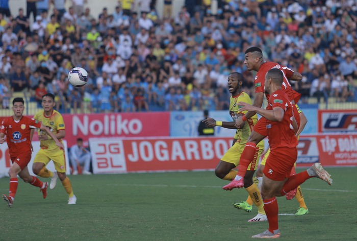 HLV Petrovic nhiều lần nổi nóng trong trận đấu CLB Thanh Hóa cầm hòa Nam Định - Ảnh 9.