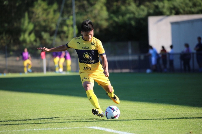 Pau FC chơi lớn, thuê SVĐ lớn trong ngày Quang Hải ra mắt cổ động viên nhà - Ảnh 2.