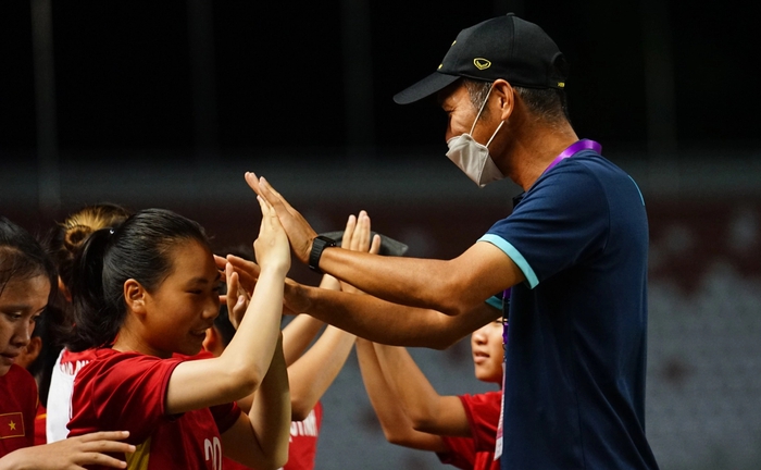 HLV U18 nữ Việt Nam: &quot;Tuyển nữ đá World Cup, điều này ảnh hưởng tích cực đến bóng đá Việt Nam&quot; - Ảnh 1.