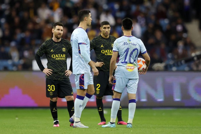 Ronaldo cướp bóng thành công trong chân Messi - Ảnh 10.